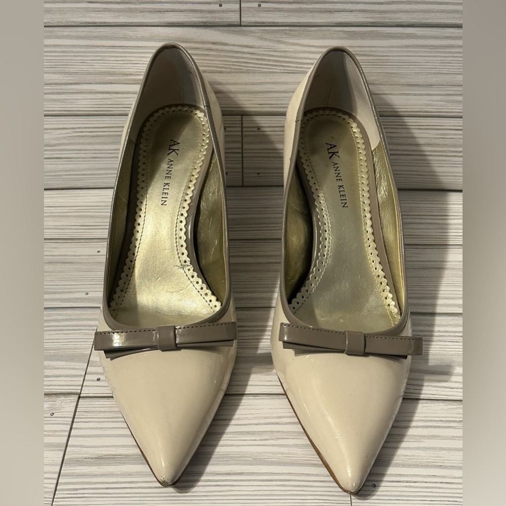 AK Anne Klein Heels Nude two toned 8.5 M